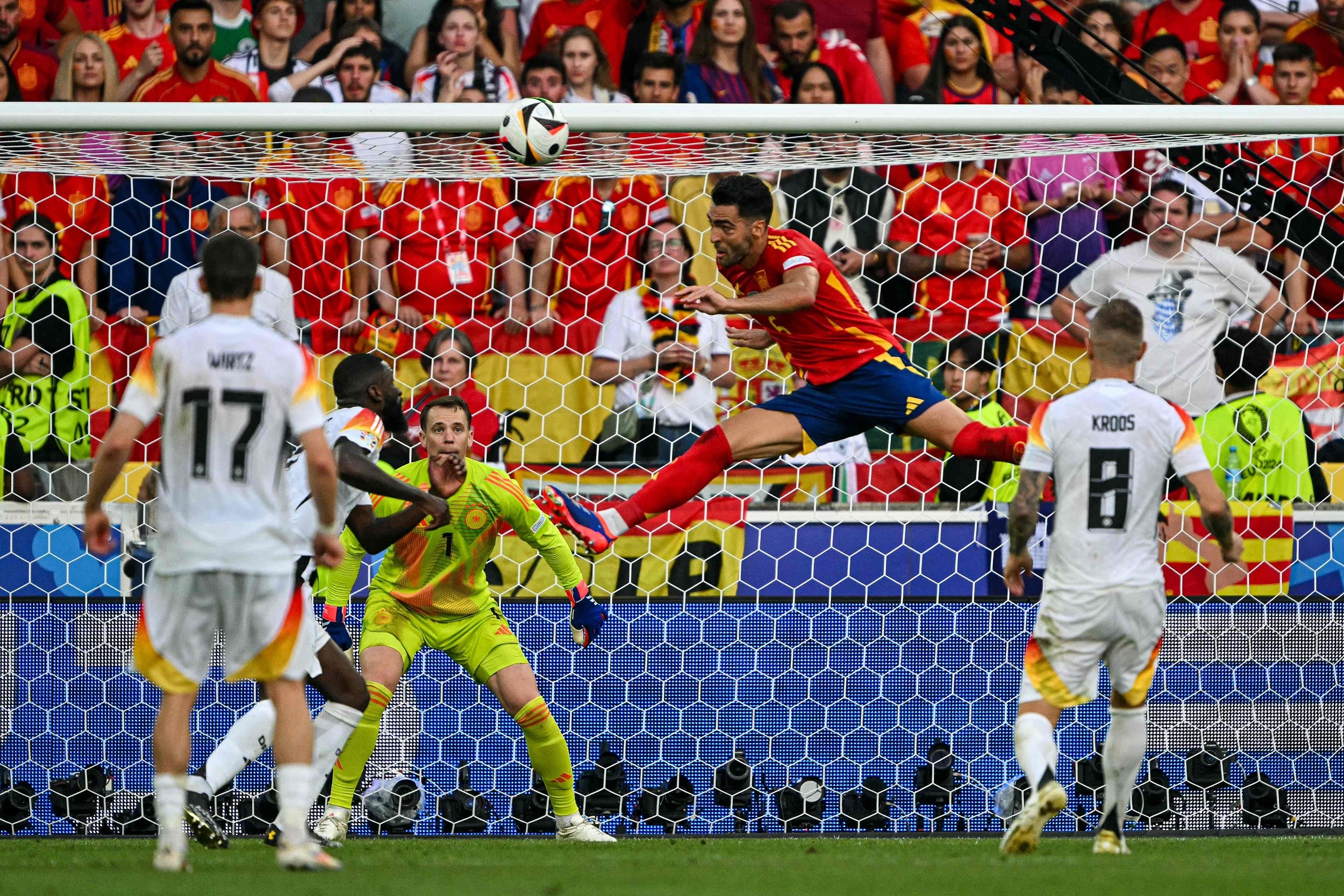 西班牙队实力展现,取得胜利 西班牙队实力展现,取得胜利