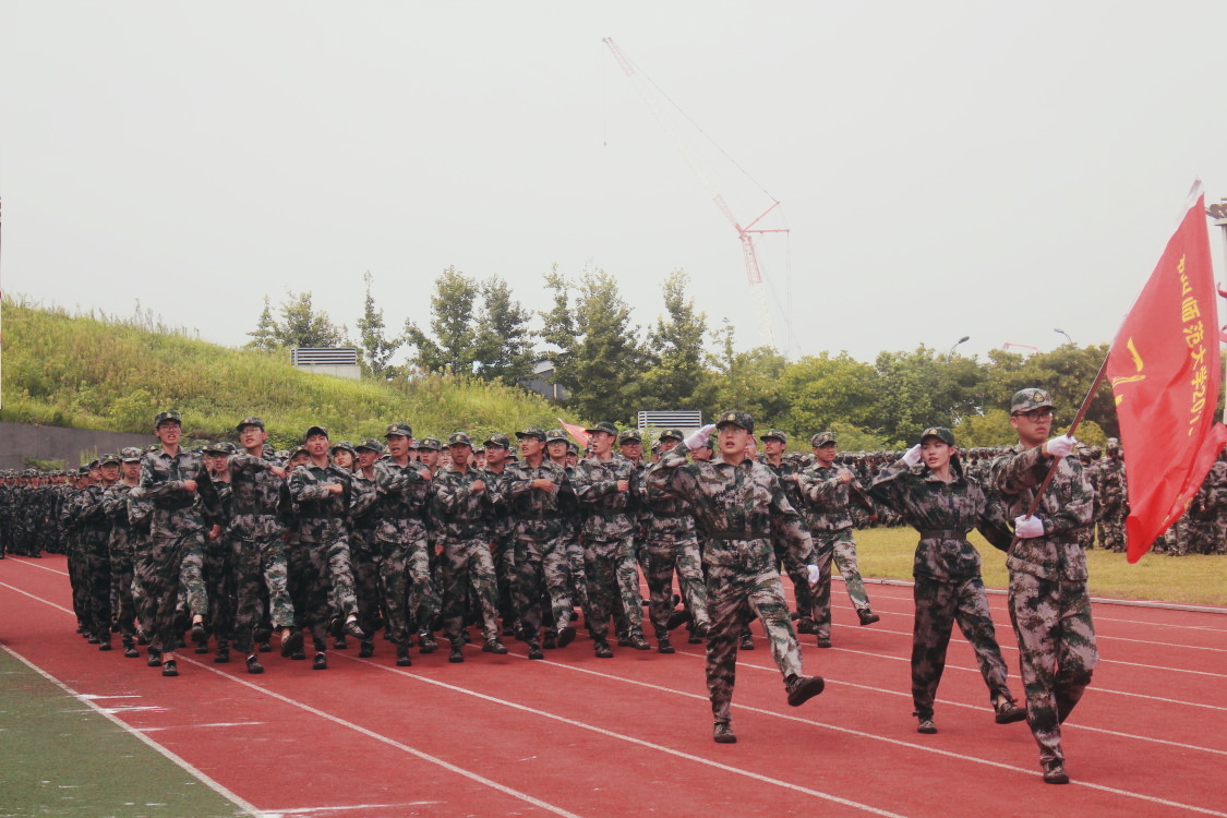 开云体育下载-西班牙利剑出鞘，旗开晴放战场的简单介绍