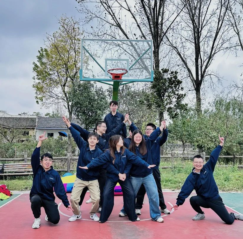 关于激烈比拼中展现的团队协作和个人技术的信息 关于激烈比拼中展现的团队协作和个人技术的信息