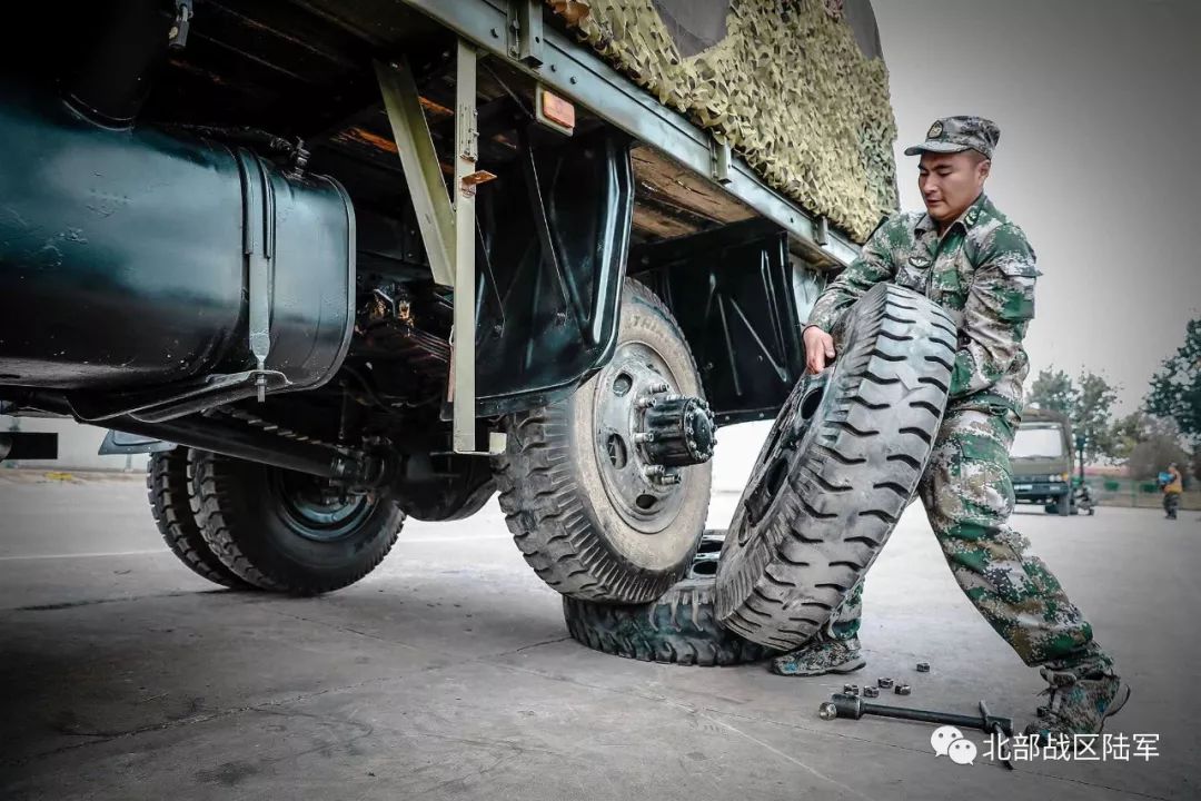 两支劲旅在激烈角逐中展现出色实力 两支劲旅在激烈角逐中展现出色实力