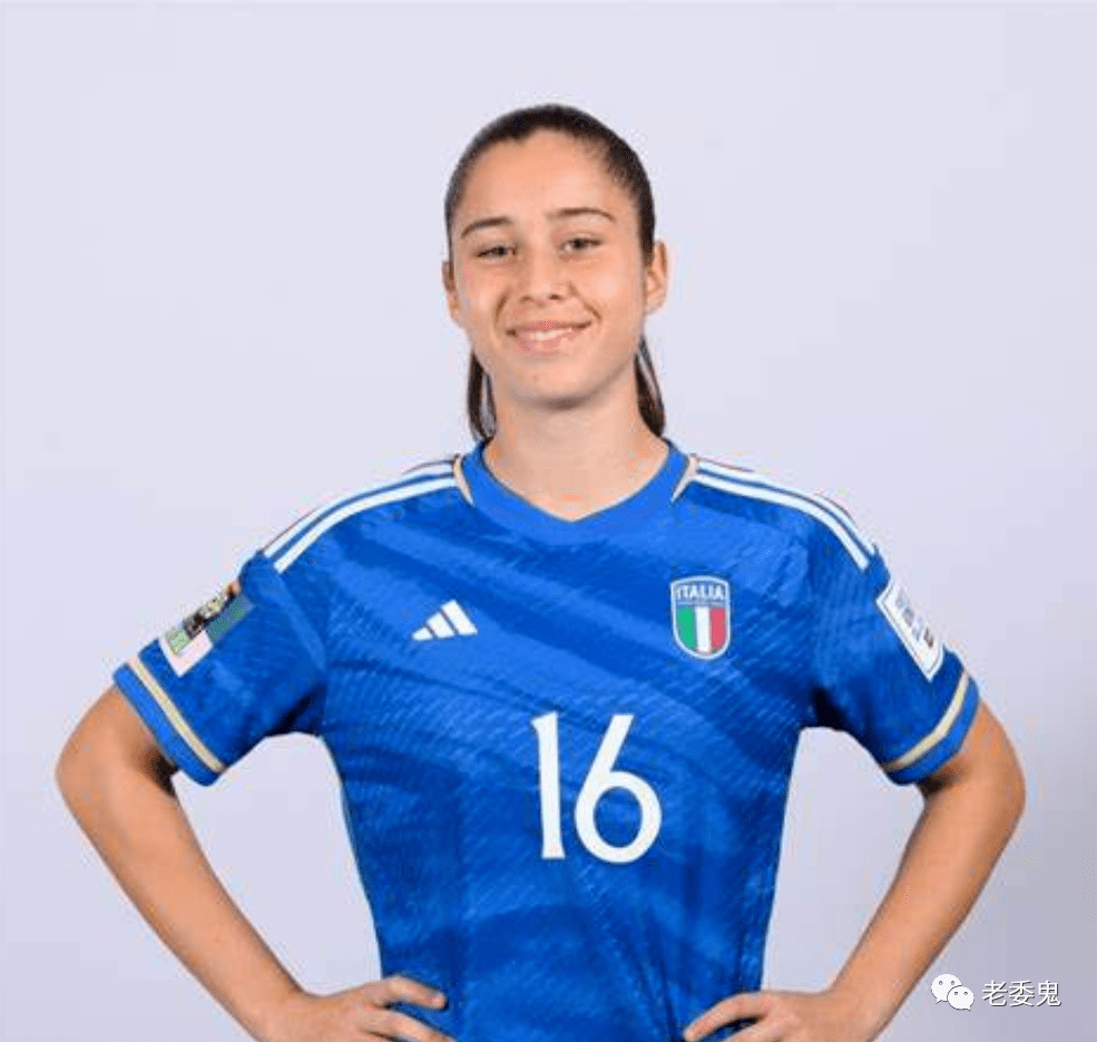 女足比赛中出色发挥的球员备受关注