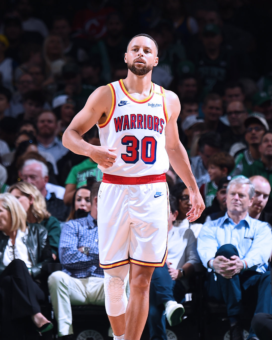 包含凯尔特人队客场获胜，抢得关键一战的词条