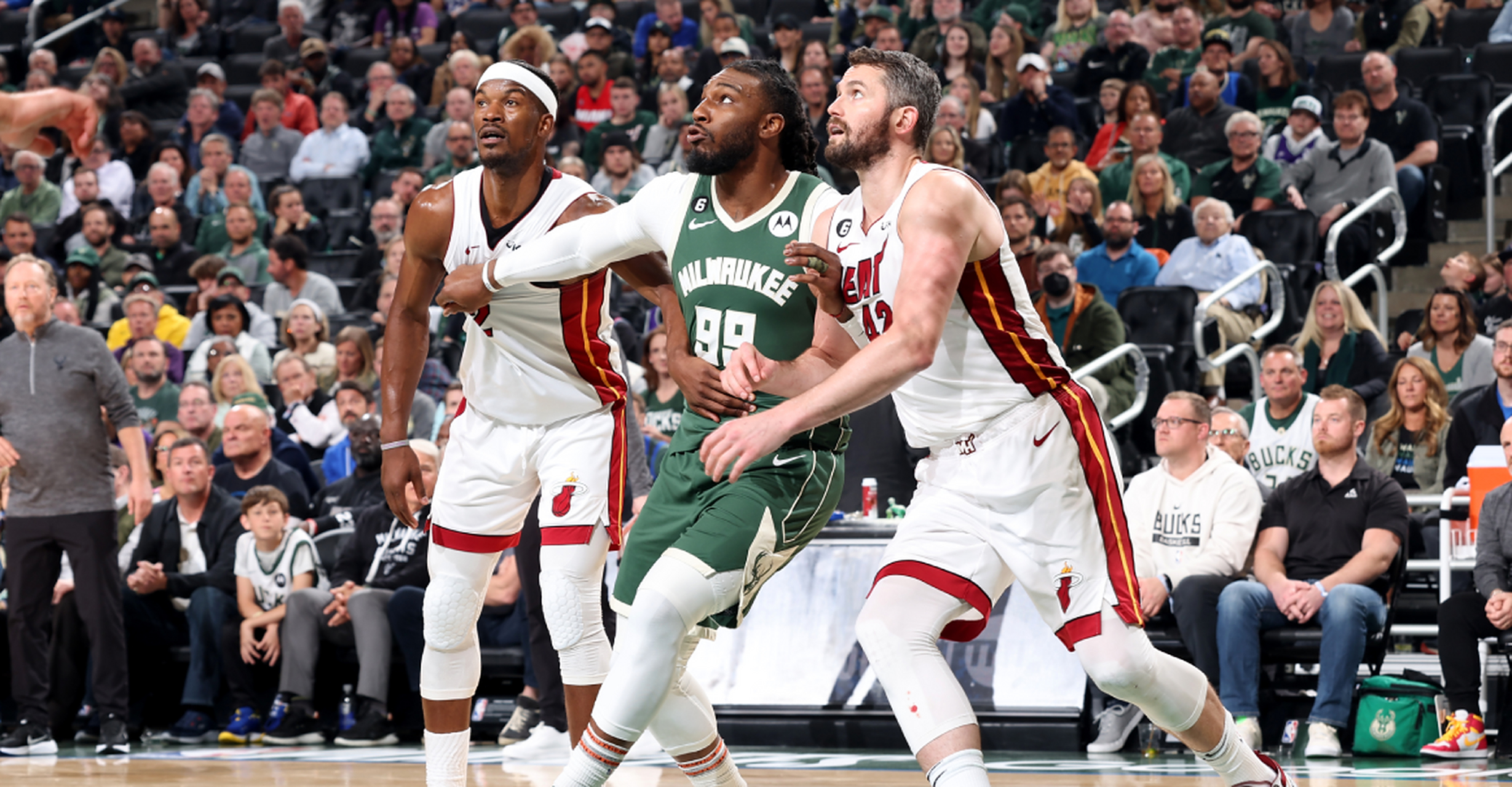 关于雄鹿前锋因疲劳受伤，需休息调整的信息