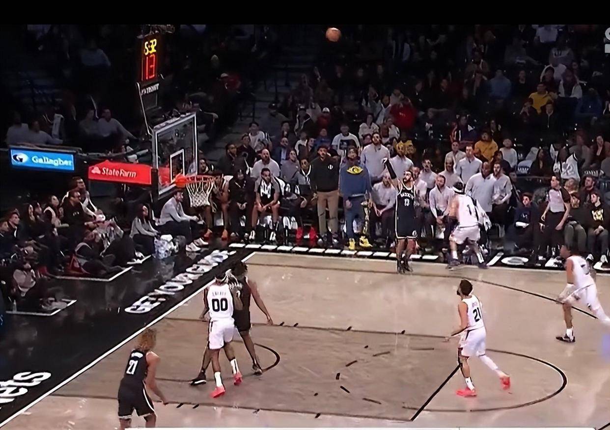 篮网队防守坚固，成功战胜对手