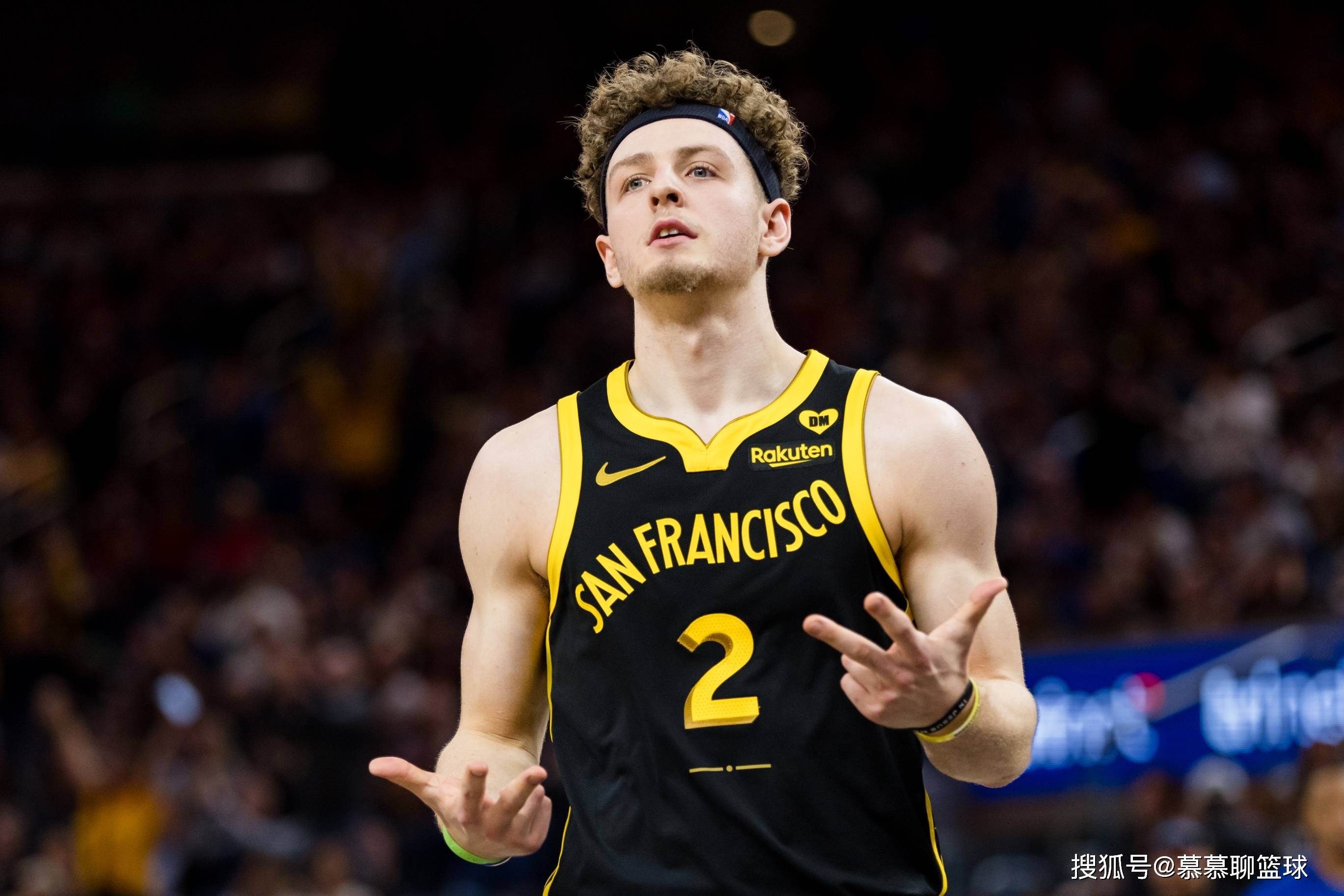 老将球员宣布退役，球迷感慨万千