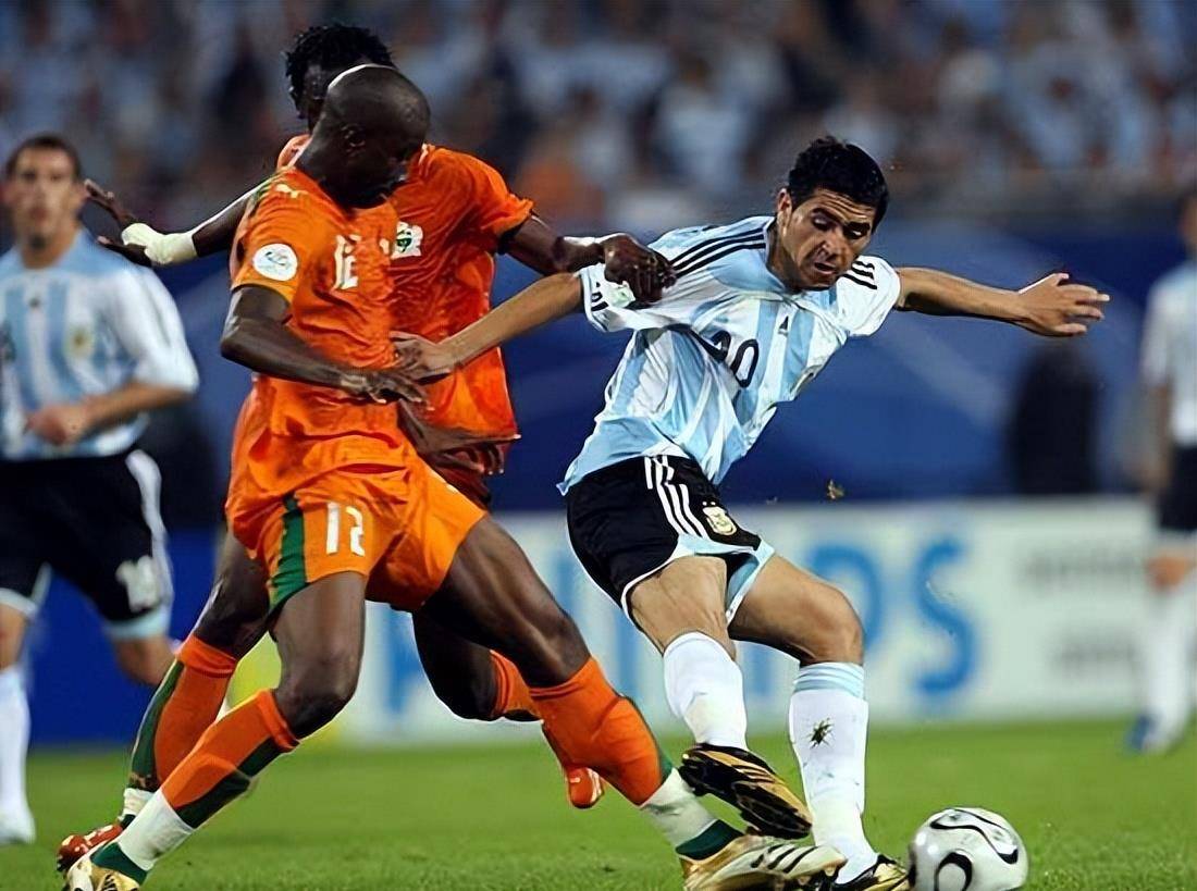 非洲球员在精彩比赛中的出色发挥