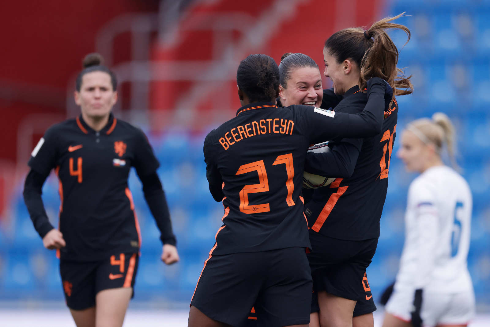 捷克女足豪取晋级机会