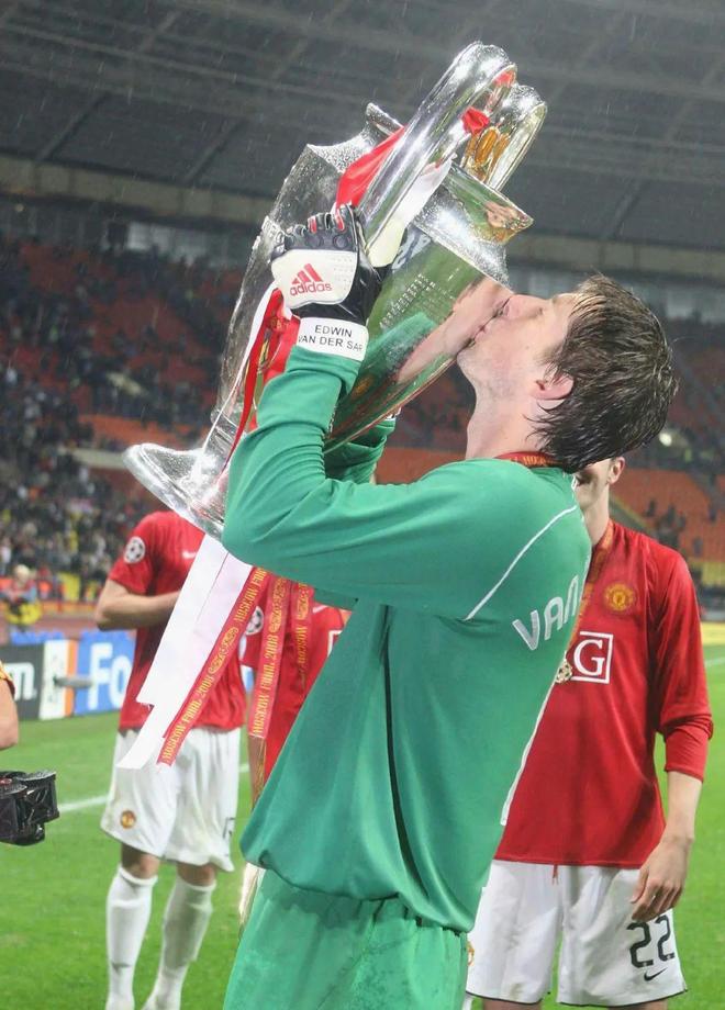 曼联险峰遇阿贾克斯，遭遇小组出局命运