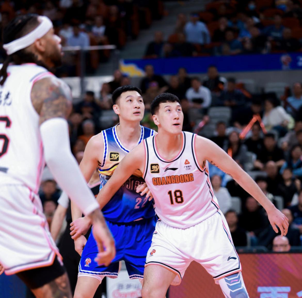 球队锋线攻势火热展开 球队锋线攻势火热展开