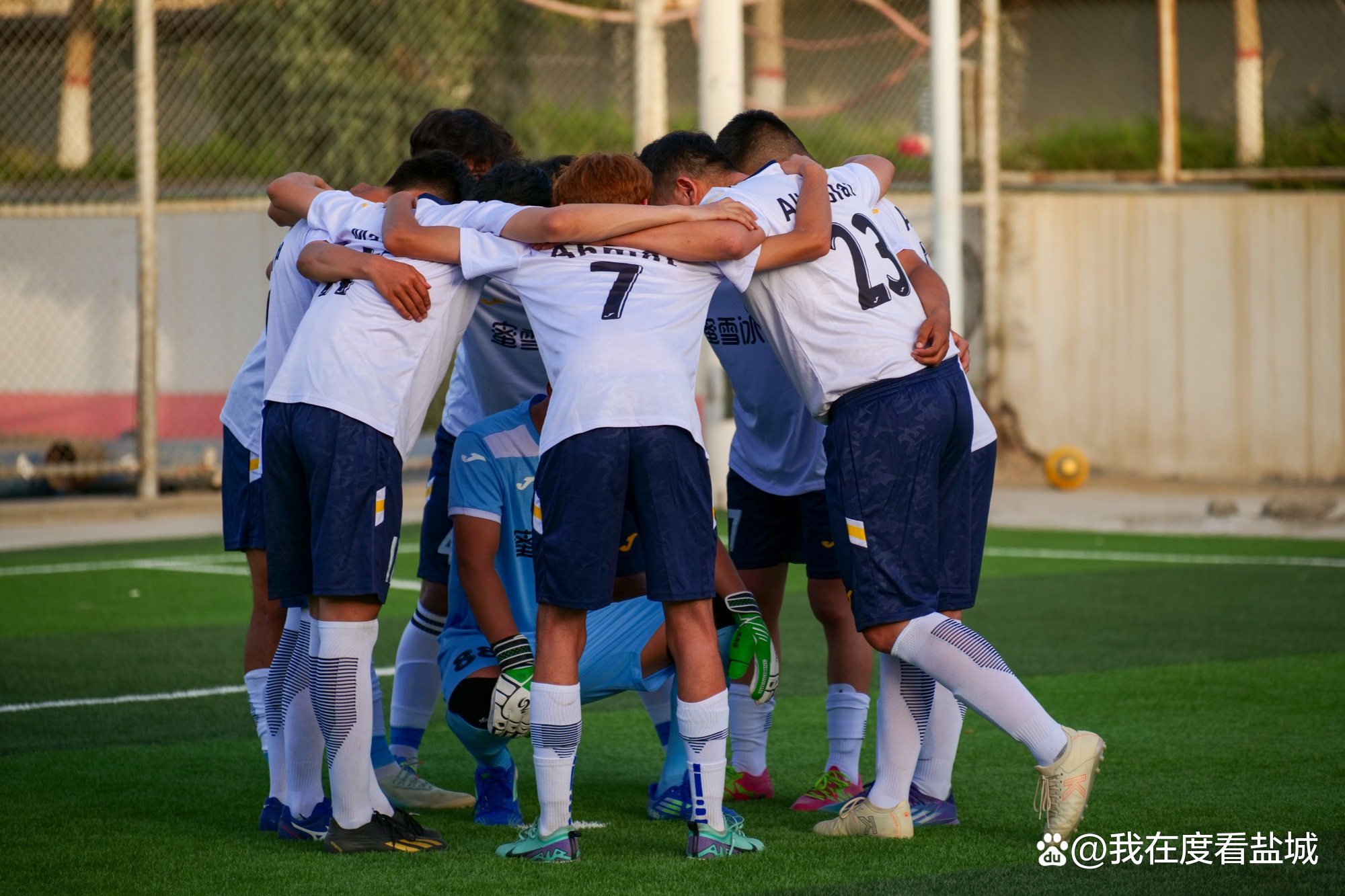 包含强队对决，激情碰撞！国内足球联赛争夺激烈的词条
