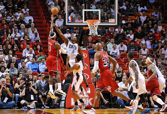 包含热火客场擒公牛，连胜步入四连胜的词条