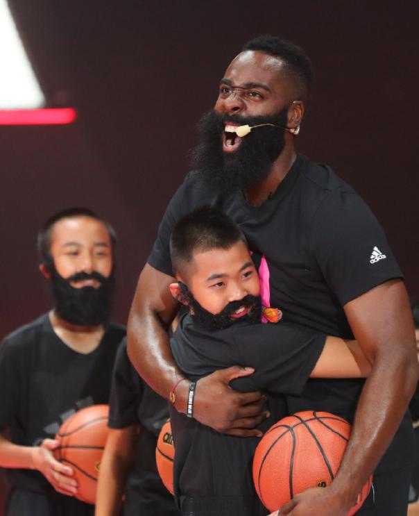 开云体育官方网站-夺冠呼声高！两队郑重上阵