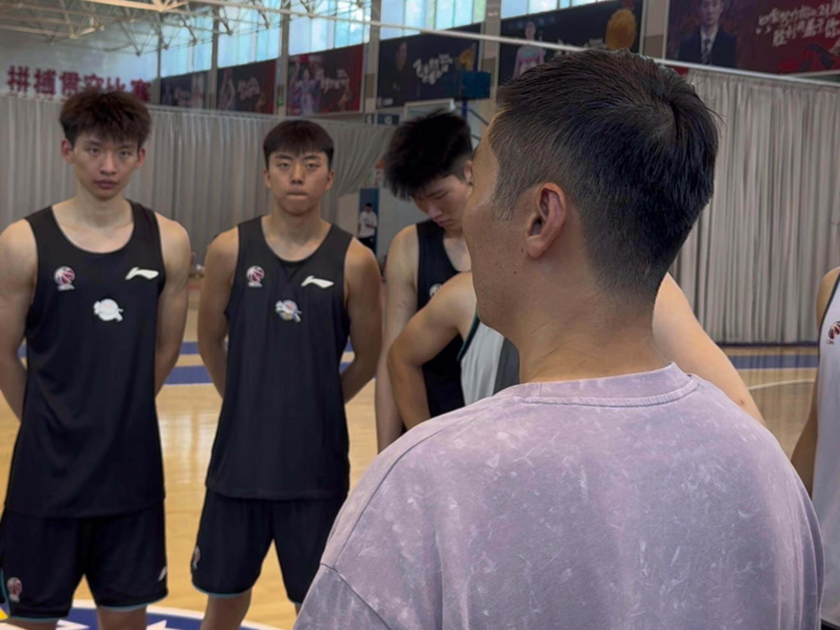 开云体育app-新疆男篮成功两连胜，稳定队伍士气