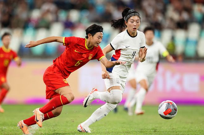 包含五星红旗迎风飘扬！中国女足霸气夺冠的词条