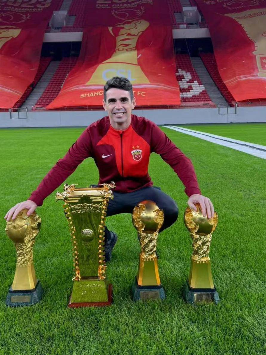 开云体育官方网站-上港主帅施密特：球队必须继续努力，争夺中超冠军的简单介绍