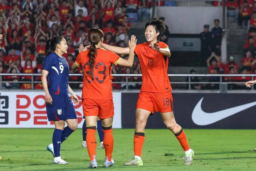 开云体育-中国女足队员在国际比赛中夺得冠军头衔