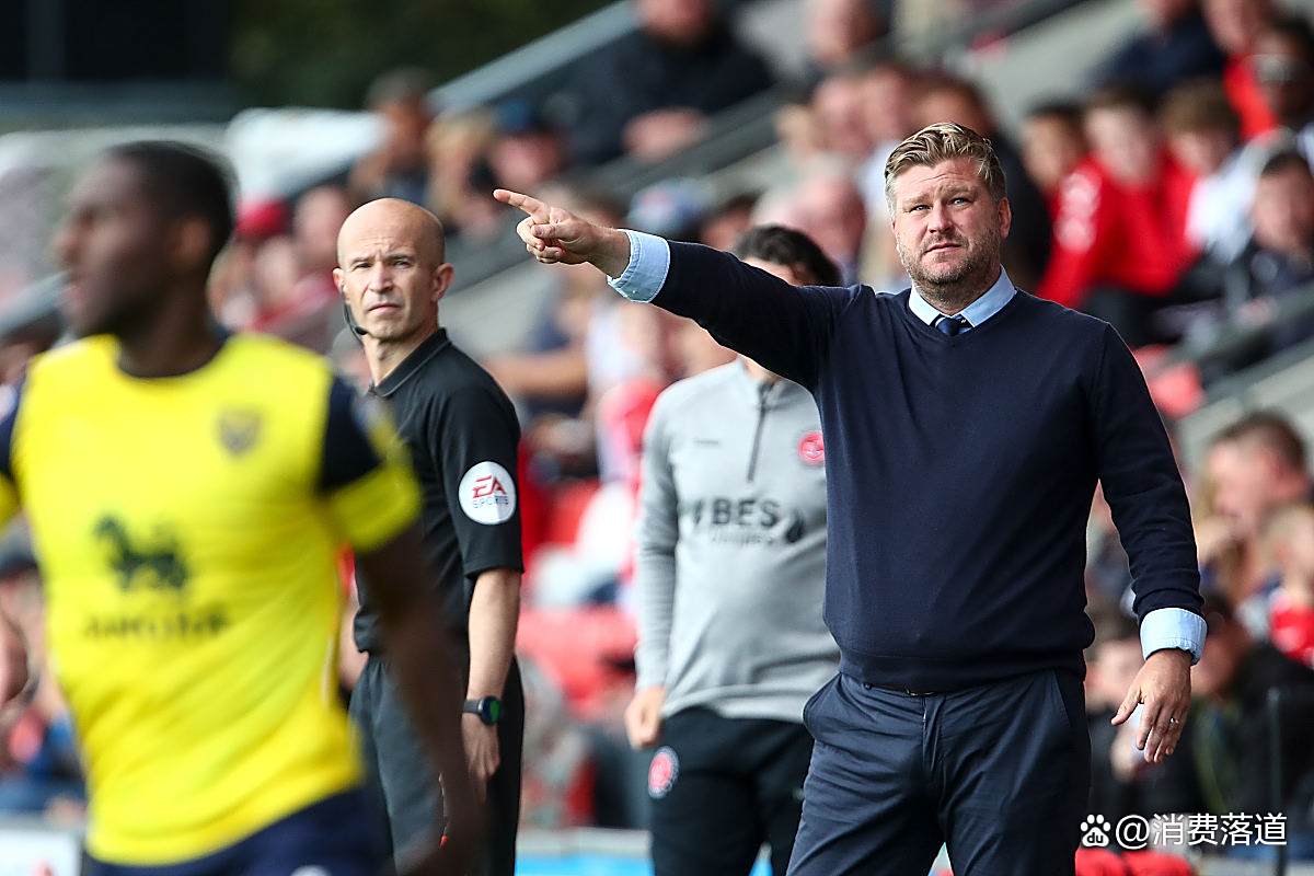 波兰国家队主帅调整阵型，以稳固攻防为重