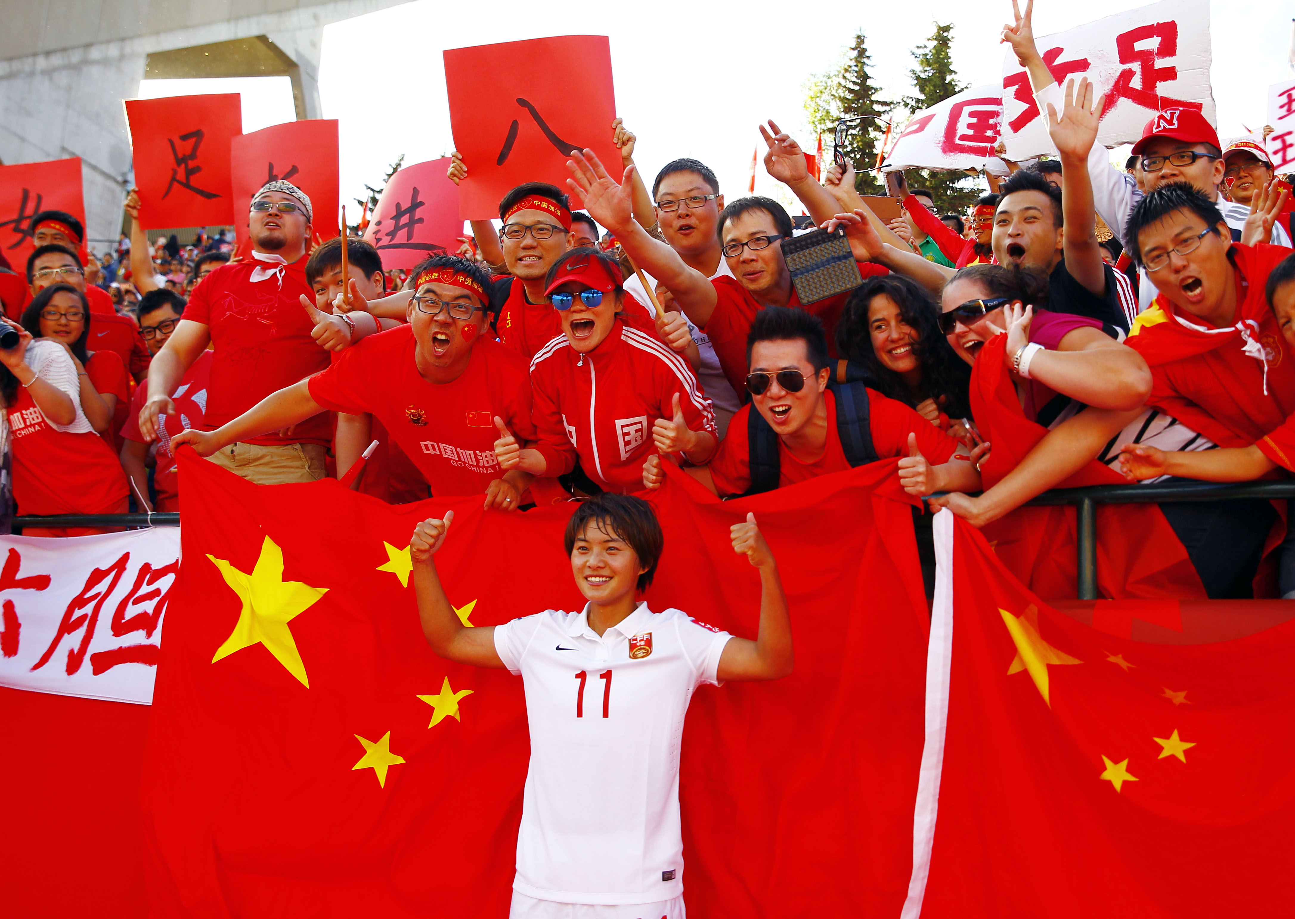 体育新闻：中国女足队夺取胜利的简单介绍