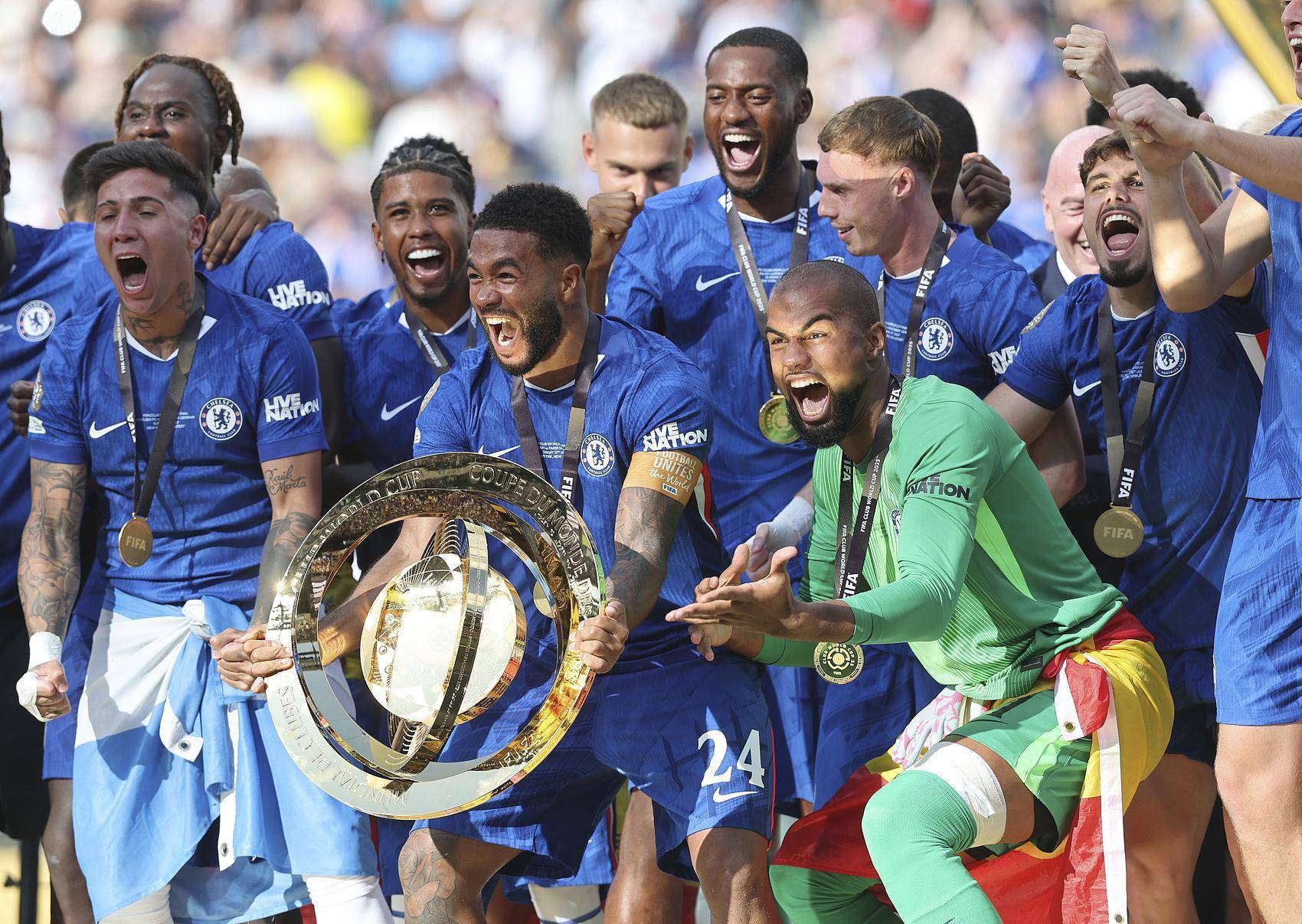 关于切尔西主场大胜，继续保持领先优势的信息