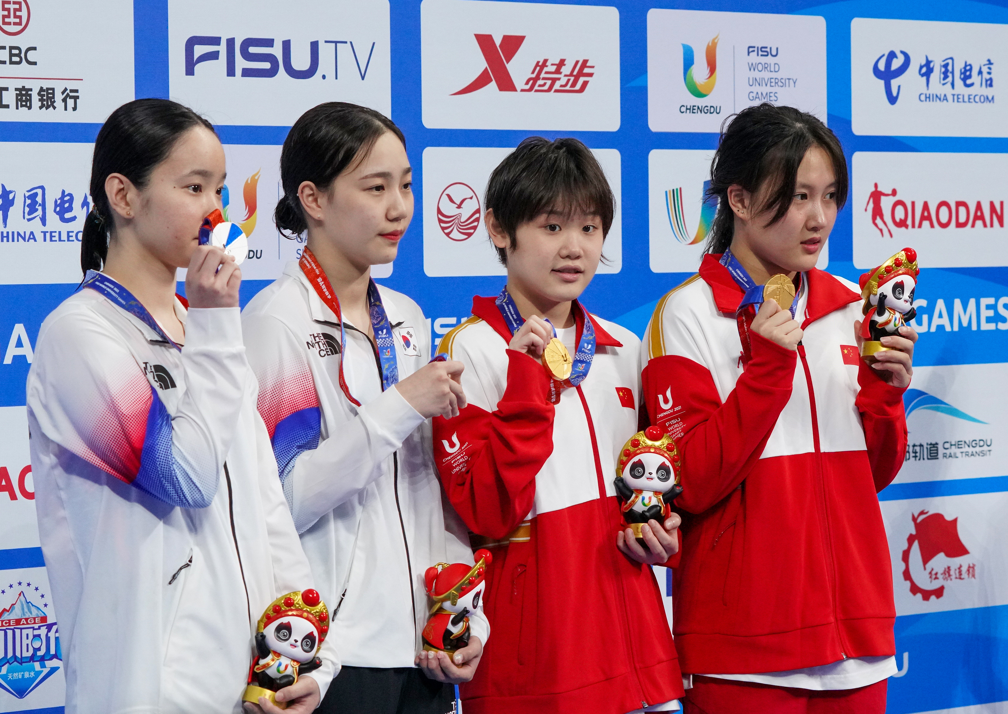 包含国际足坛女子角逐惊艳,中国选手尽展实力的词条 包含国际足坛女子角逐惊艳,中国选手尽展实力的词条