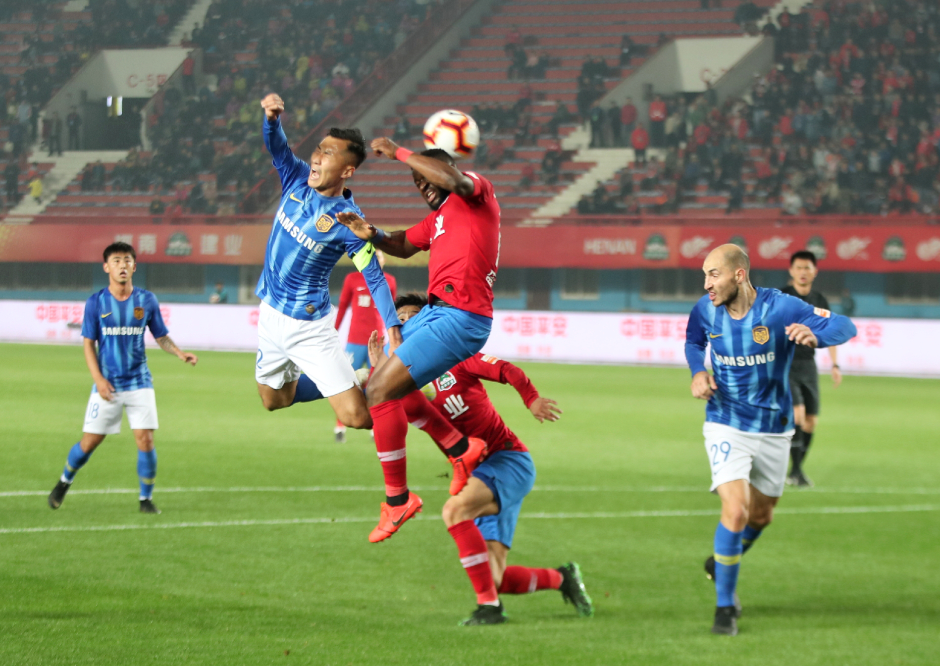 苏宁中场连续传球,控制比赛节奏取胜 苏宁中场连续传球,控制比赛节奏取胜