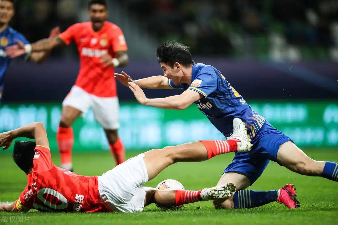 苏宁中场连续传球,控制比赛节奏取胜 苏宁中场连续传球,控制比赛节奏取胜