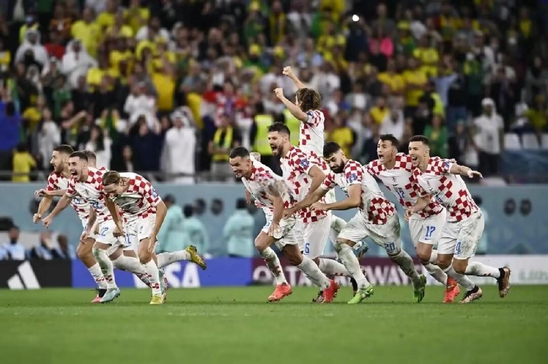 包含克罗地亚队堪称团结，轻松晋级的词条