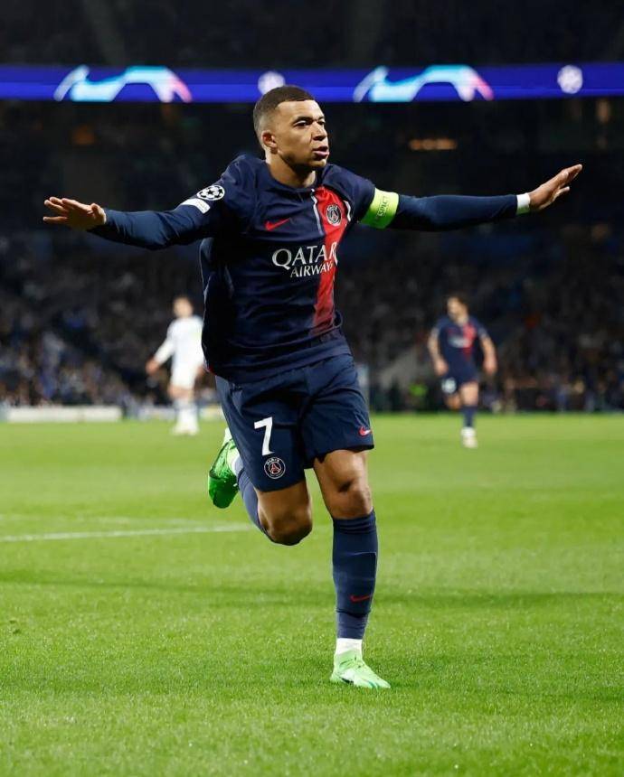 开云体育平台APP-巴黎球星大放异彩，助力球队轻松晋级