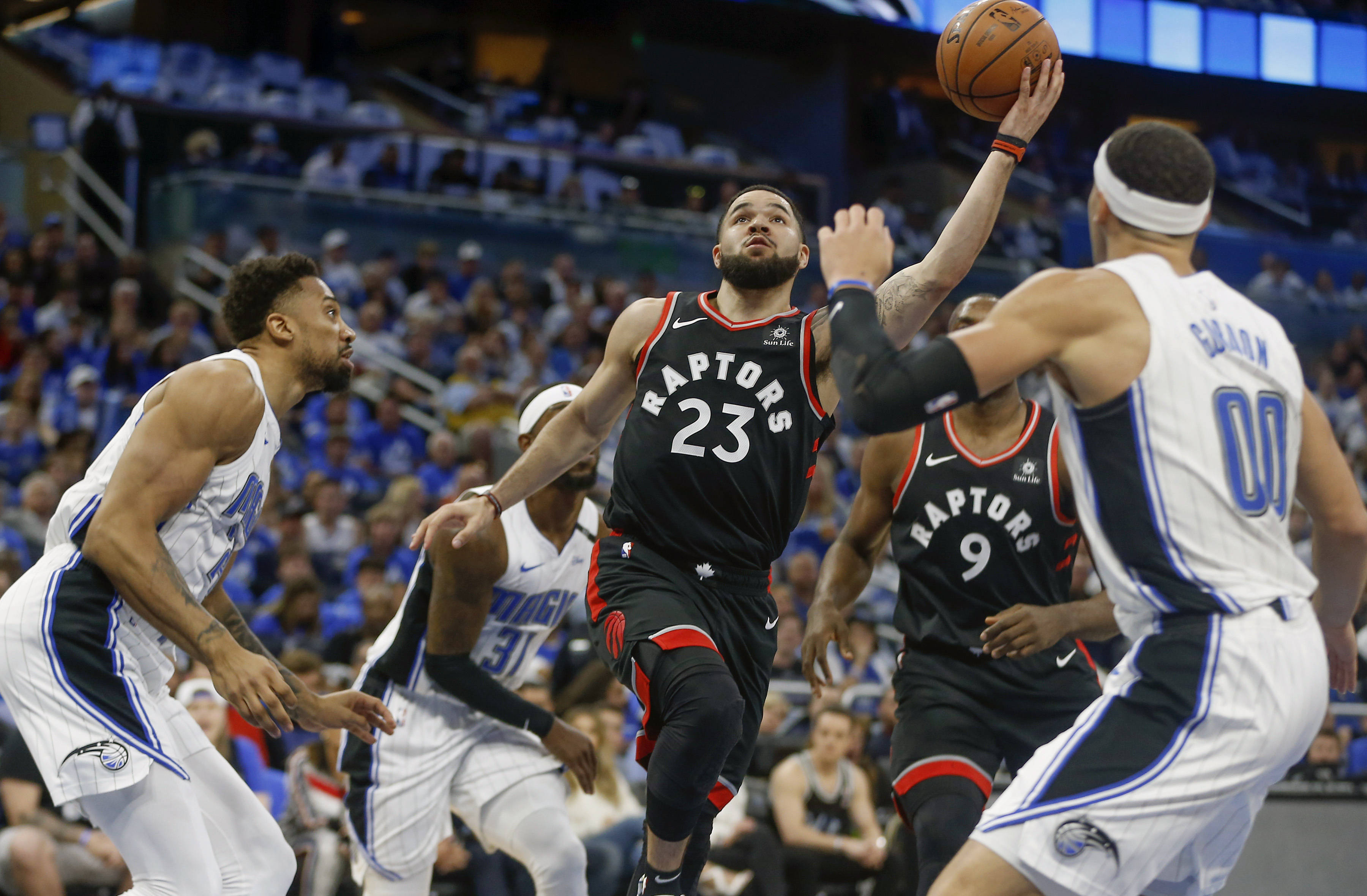 开云体育在线-快船坐镇主场对阵猛龙，谁能胜出