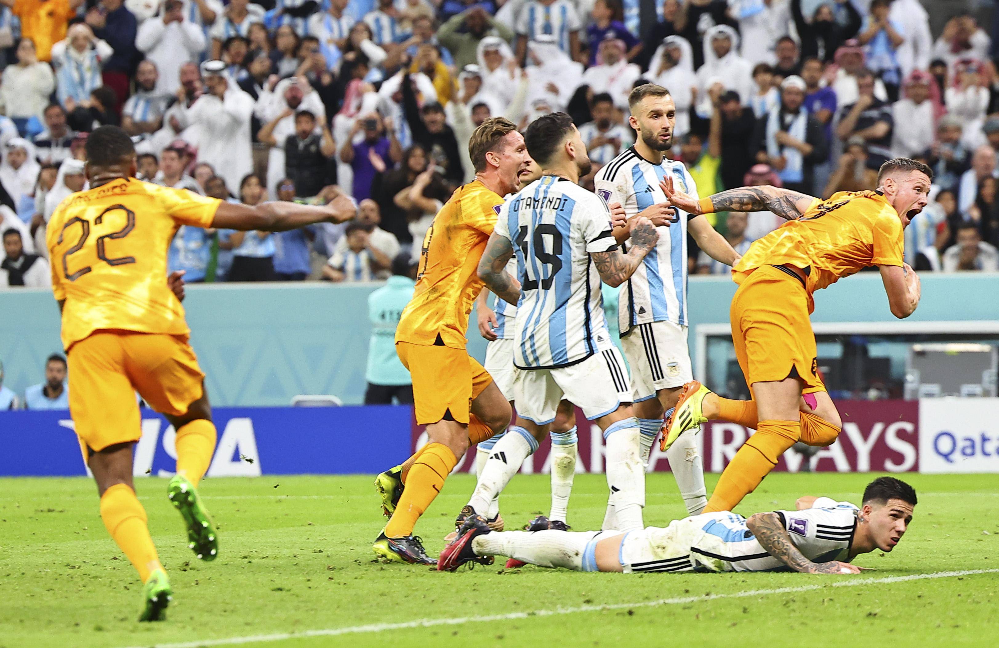 荷兰队展现出色实力,豪取胜仗晋级四强 荷兰队展现出色实力,豪取胜仗晋级四强