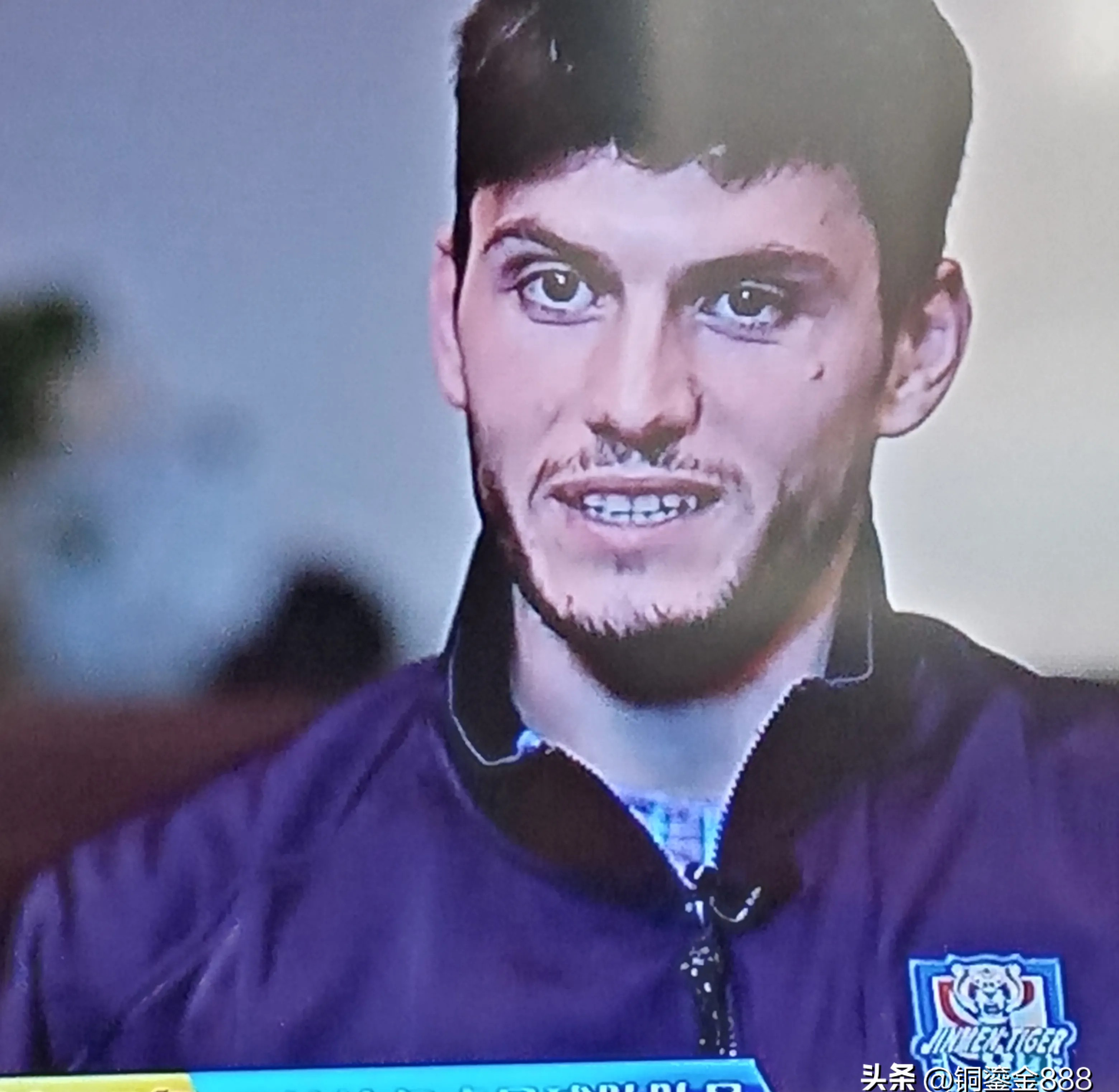 开云体育入口-尤文图斯后卫遭受伤病困扰，球队面临防线问题