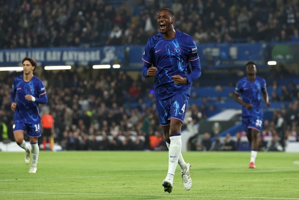 开云体育在线-切尔西后防线漏洞百出，连遭狂轰