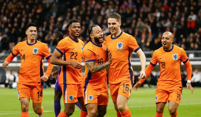 开云体育APP下载-欧国联赛强弱对决上演，球队团结一心备战胜利的简单介绍