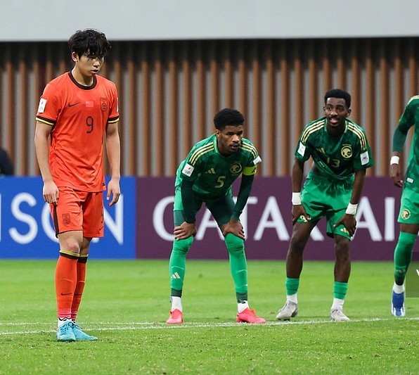 开云平台-意大利球员在比赛中制造点球良机