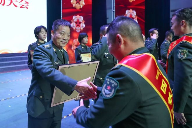 开云体育在线-南美劲旅亮剑夺冠，掀起胜利热潮