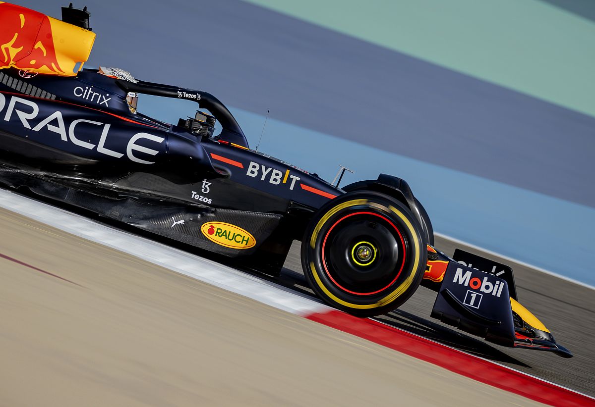 开云体育中国-阿斯顿马丁完胜迈凯伦，皮亚斯特里状态火热